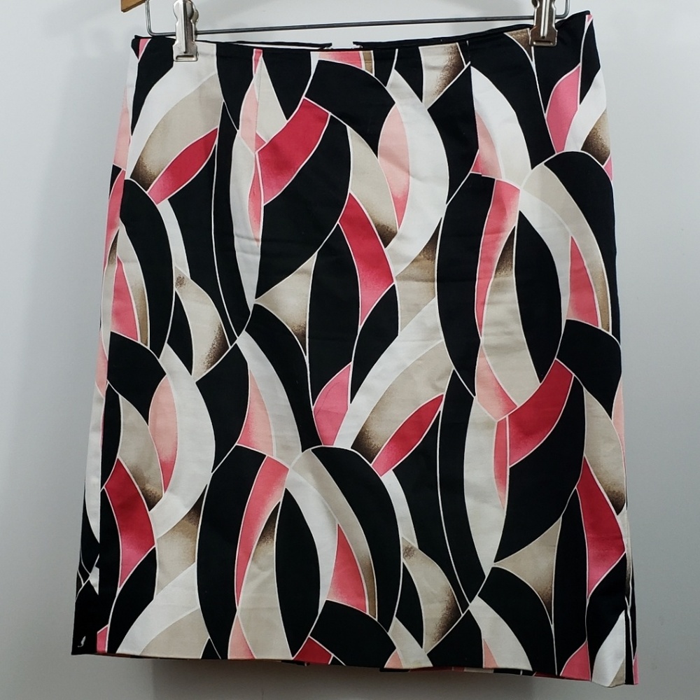White house Black Market women's flirty skirt